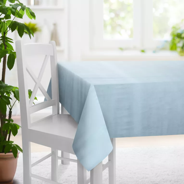 Obrus szyty błękitny z miękkiej półmatowej tkaniny welwetowej