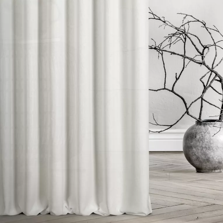 Zasłona szyta na taśmie fala biała z tkaniny w stylu eko