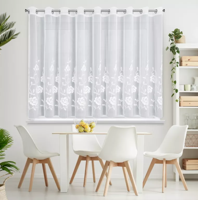 Firana biała z drobnej siateczki zdobiona haftowanymi kwiatami 350x150 cm przelotka NATALI Eurofirany