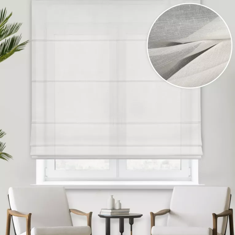 Roleta rzymska naturalna z półprzezroczystej tkaniny o lekkim połysku, wykończona obciążnikiem