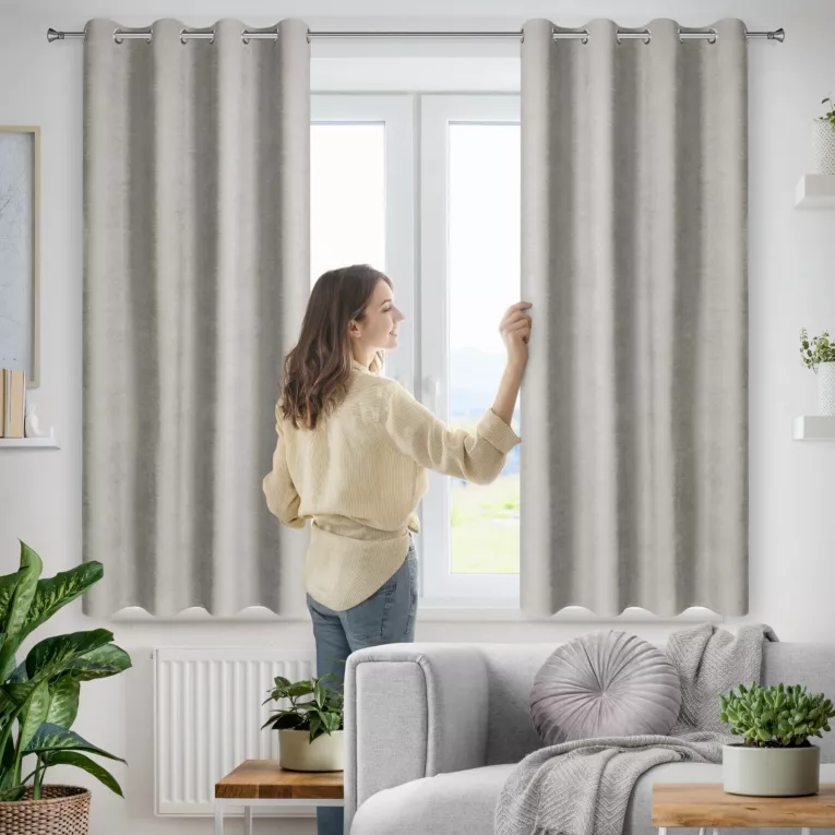 Zasłona ciemnobeżowa z tkaniny welurowej 140x140 cm przelotka - Dora Eurofirany