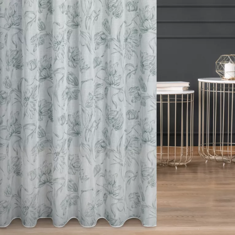 Tkanina firanowa etamina zdobiona kwiatowym nadrukiem zakończona szwem obciążającym Eurofirany