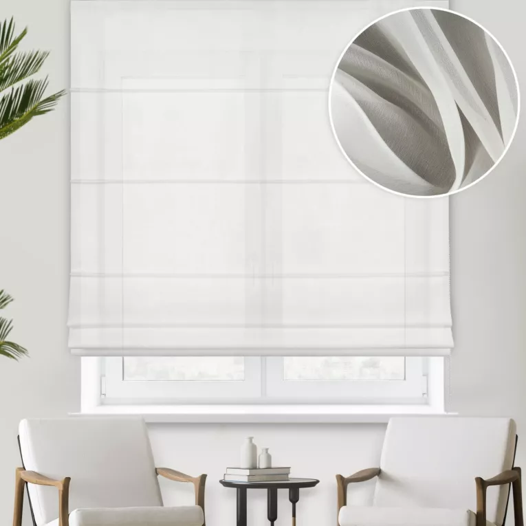 Roleta rzymska SHARMA kremowa z miękkiej, matowej żorżety o delikatnym połysku, wykończona obciążnikiem