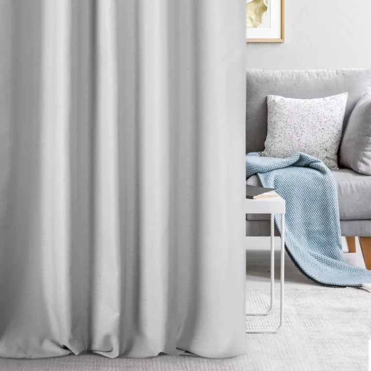 Zasłona szyta na taśmie fala JULIETT srebrna z eleganckiej połyskującej tkaniny przetykanej lureksową nicią