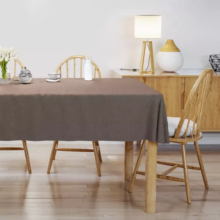 Obrus szyty brązowy z gładkiej, przyjemnej w dotyku tkaniny z efektem melanżu