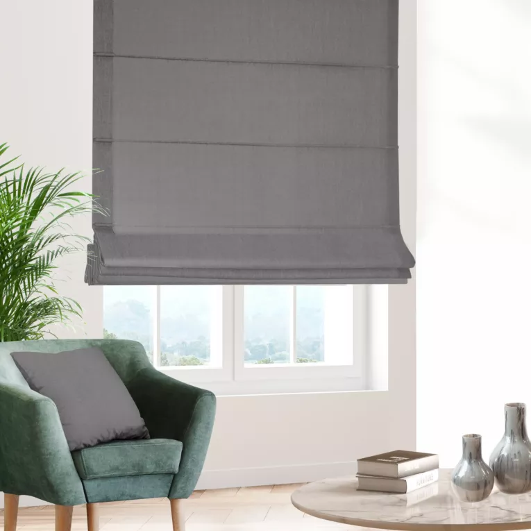 Roleta rzymska szara z miękkiej tkaniny o welurowej strukturze