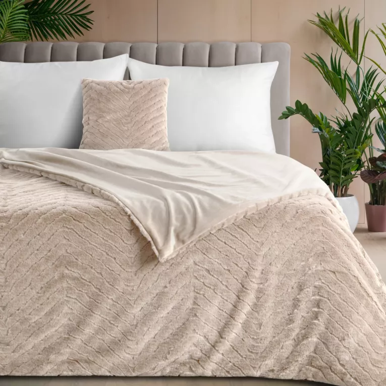 Koc 150x200 cm beżowy, z futrzanej tkaniny zdobiona wytłaczanym efektem 3D KATE Eurofirany