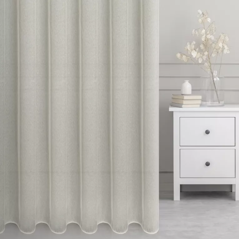 Firana szyta na flexach złota z delikatnie połyskującej tkaniny wykończonej obciążnikiem