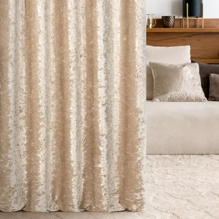 Zasłona szyta na taśmie fala beżowa z miękkiej tkaniny welwetowej z efektem kreszowania