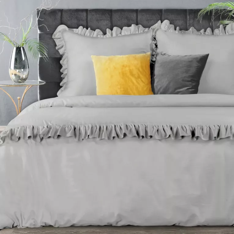 Pościel 220x200 cm bawełniana z makosatyny kolor jasnoszary z falbanami w romantycznym stylu Reina Line Eurofirany