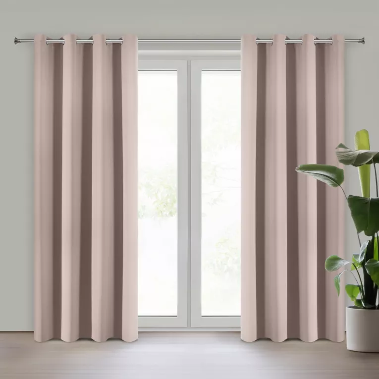 Zasłona zaciemniająca pudrowa LOGAN z matowej tkaniny typu blackout 140x270 cm na przelotkach Eurofirany