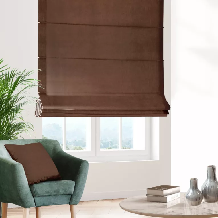 Roleta rzymska DORA - HIT brązowa z miękkiej tkaniny o welurowej strukturze
