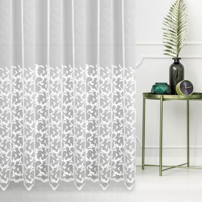 Firana szyta na taśmie 5 cm kremowa z delikatnej, matowej tkaniny typu PERU, zdobionej fantazyjnym haftem Italissima Eva Minge