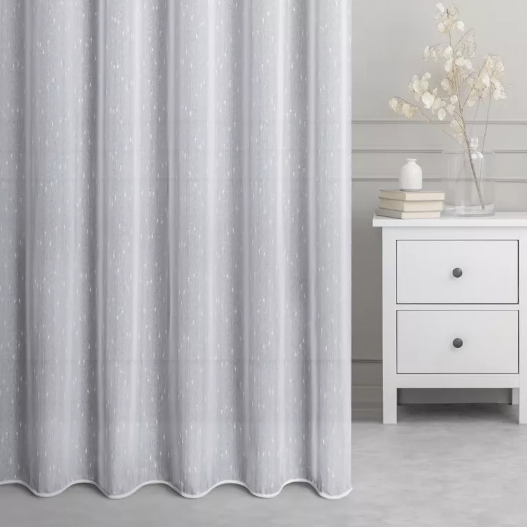 Tkanina firanowa matowa z subtelnym efektem deszczyku zakończona szwem obciążającym Eurofirany