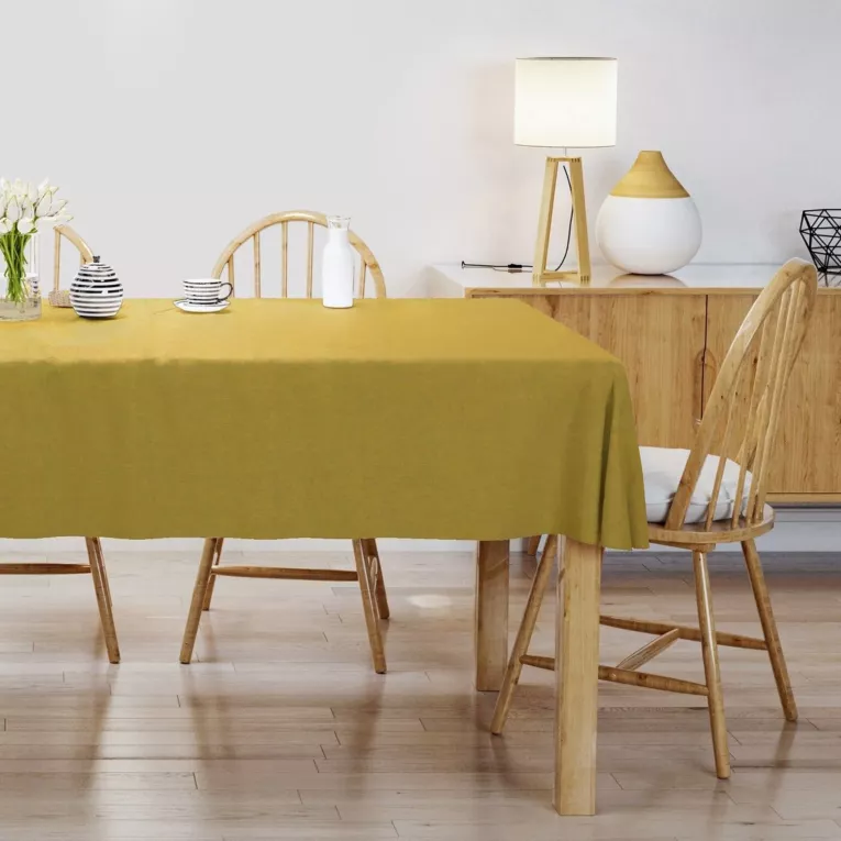 Obrus szyty STYLE musztardowy o naturalnym charakterze, z widocznym, ozdobnym splotem
