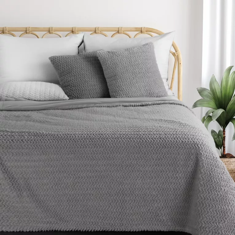 Narzuta-koc srebrno, jasnoszary 130x170 cm z przyjemnego futerka LARIS Eurofirany