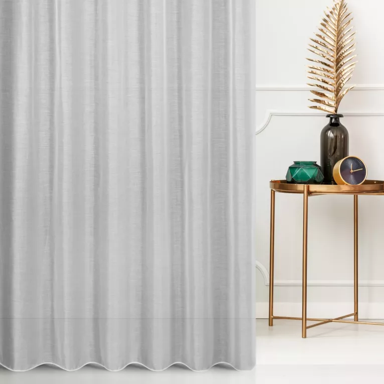 Firana szyta na tunelu biała z matowej, półprzeźroczystej tkaniny, wykończonej obciążnikiem