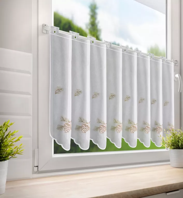 Tkanina firanowa zdobiona świątecznym zimowym haftem Eurofirany