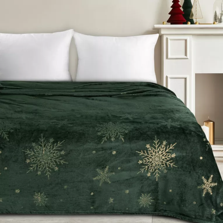 Koc świąteczny 150x200 cm ciemnozielony, złoty zdobiony nadrukiem śnieżynek Eurofirany