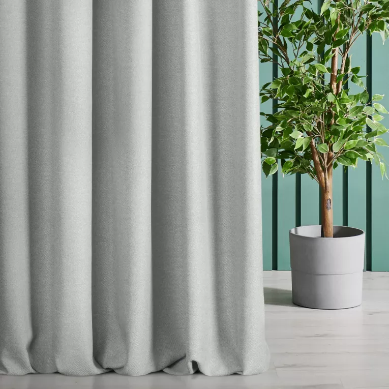 Zasłona szyta na taśmie fala INAYA srebrna z miękkiej tkaniny o naturalnym splocie w stylu ekologicznym