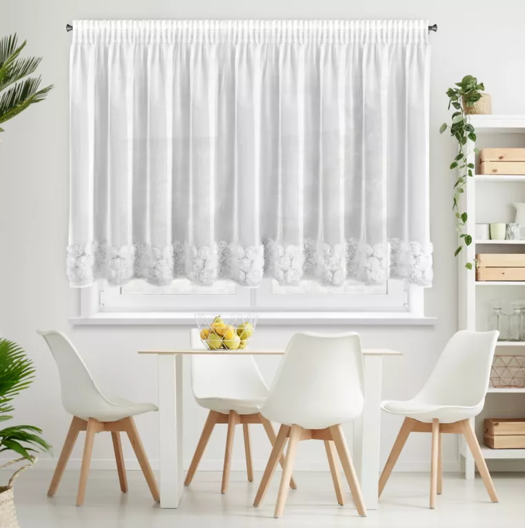 Firana z siateczki biała zdobiona pasem aplikacji róż 3D 350x160 cm taśma ROSES Eva Minge Eurofirany