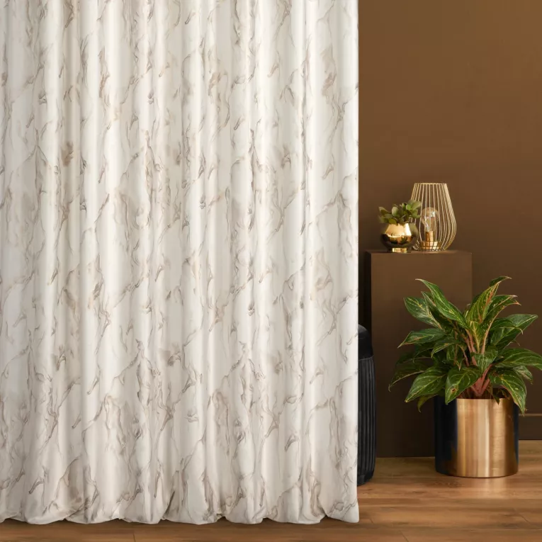 Zasłona szyta na przelotkach kremowo złocista z tkaniny welwetowej ze złotym marmurkowym nadrukiem