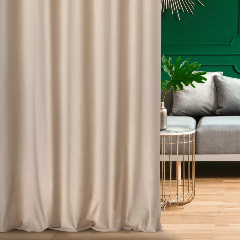 Zasłona szyta na taśmie fala beżowa z miękkiej półmatowej tkaniny welwetowej