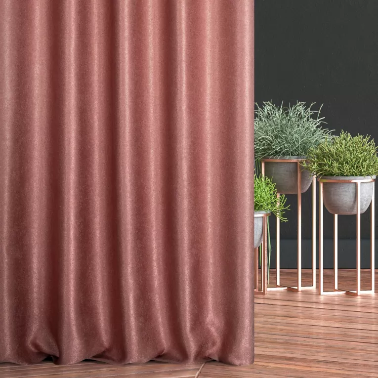 Zasłona szyta na taśmie 8 cm wrzosowa z gładkiej, zaciemniającej tkaniny z wyraźnym splotem