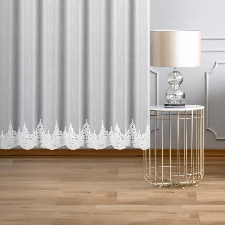 Firana szyta na taśmie 5 cm SHARK biała z delikatnej matowej tkaniny ozdobionej miękkim, łańcuszkowym haftem