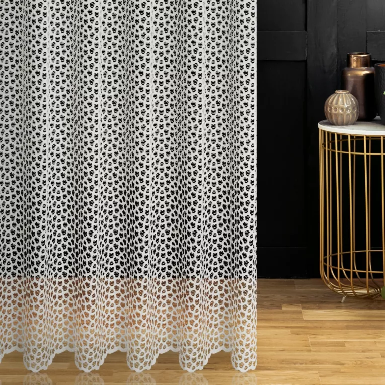 Firana szyta na flexach kremowa z luźno tkanej tkaniny koronkowej