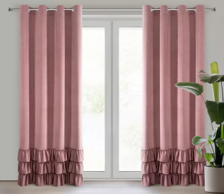 Zasłona ciemnoróżowa z welwetu zdobiona trzema subtelnymi falbanami 140x250 cm przelotka MEGI Eurofirany