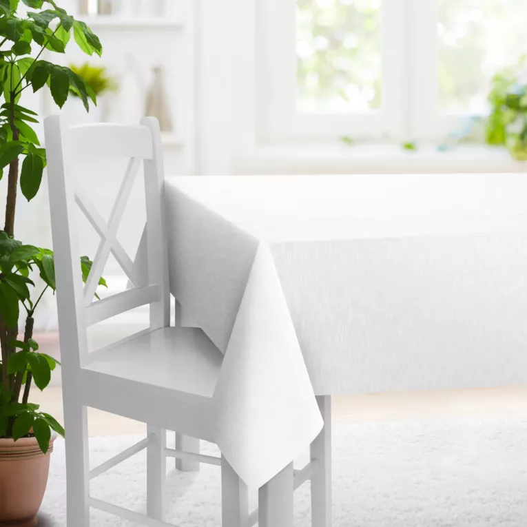 Obrus szyty biały z tkaniny typu eko