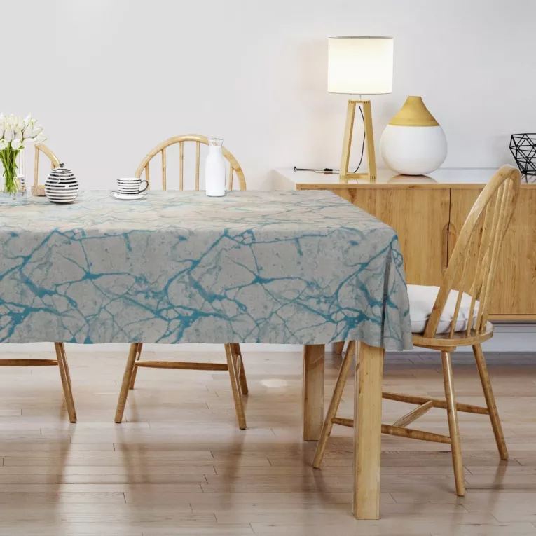 Obrus szyty turkusowy z gładkiej tkaniny żakardowej z efektem marmuru