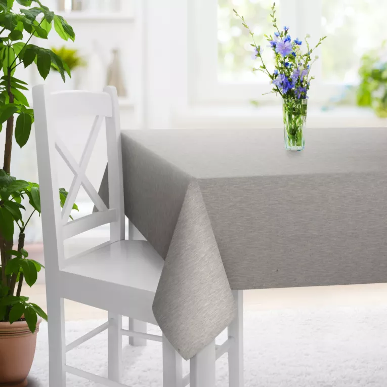 Obrus szyty srebrny z tkaniny o naturalnym splocie i efektem melanżu, z dodatkiem nici metalicznej Italissima Eva Minge