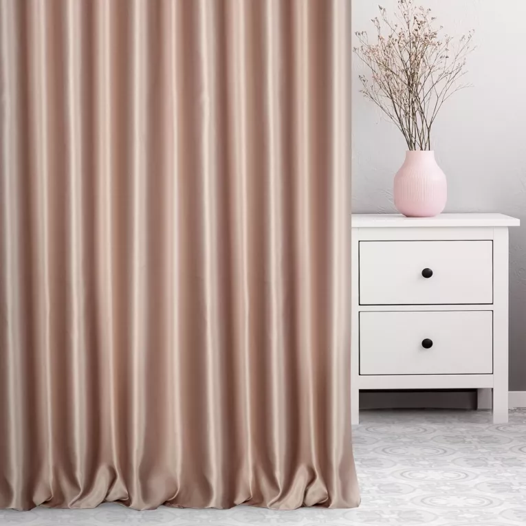 Zasłona szyta na flexach pudrowa z jednokolorowej gładkiej tkaniny
