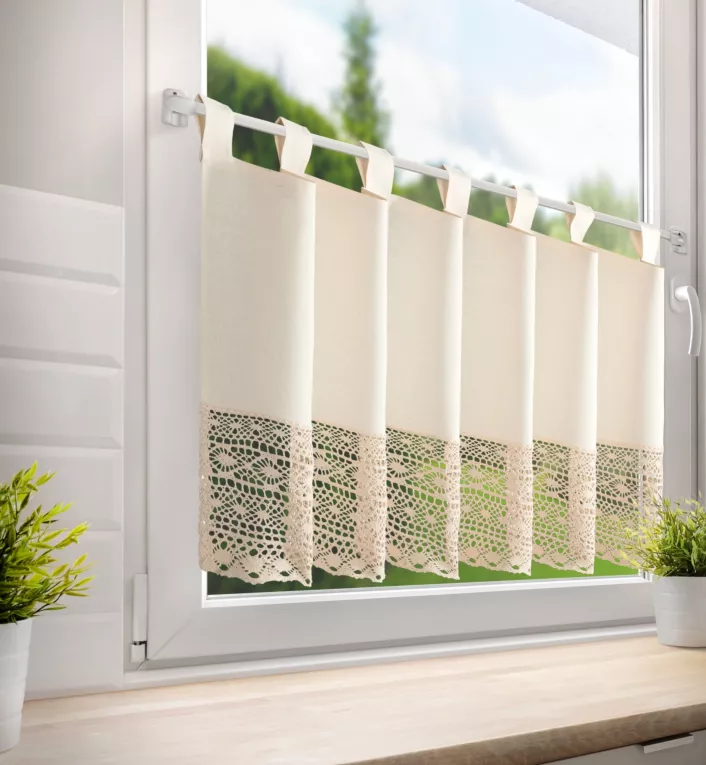 Zazdrostka jasnobeżowa z bawełny zdobiona ażurowym wzorem 150x60 cm szelki MADDELINE Eurofirany