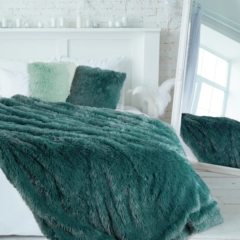 LETTIE narzuta na łóżko z miękkiego futerka Eurofirany