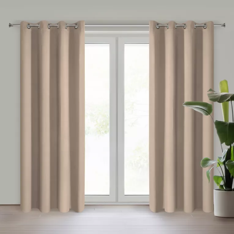 Zasłona beżowa zaciemniająca gładka półmatowa 135x250 cm przelotkaL OGAN Eurofirany