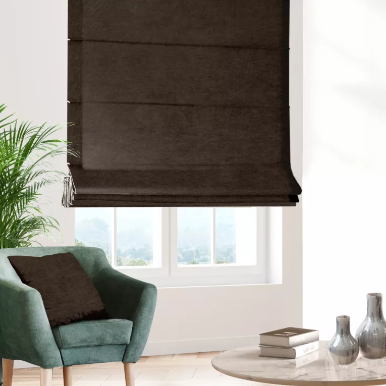 Roleta rzymska DORA - HIT ciemnobrązowa z miękkiej tkaniny o welurowej strukturze