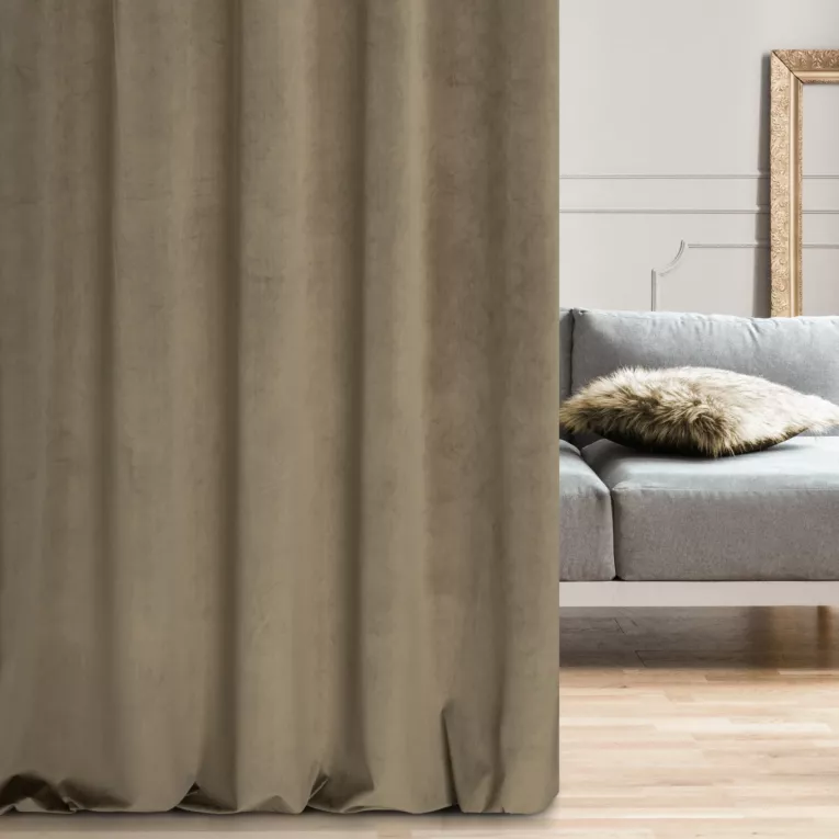 Zasłona szyta na taśmie fala ENYA jasnobrązowa z miękkiej półmatowej tkaniny welwetowej