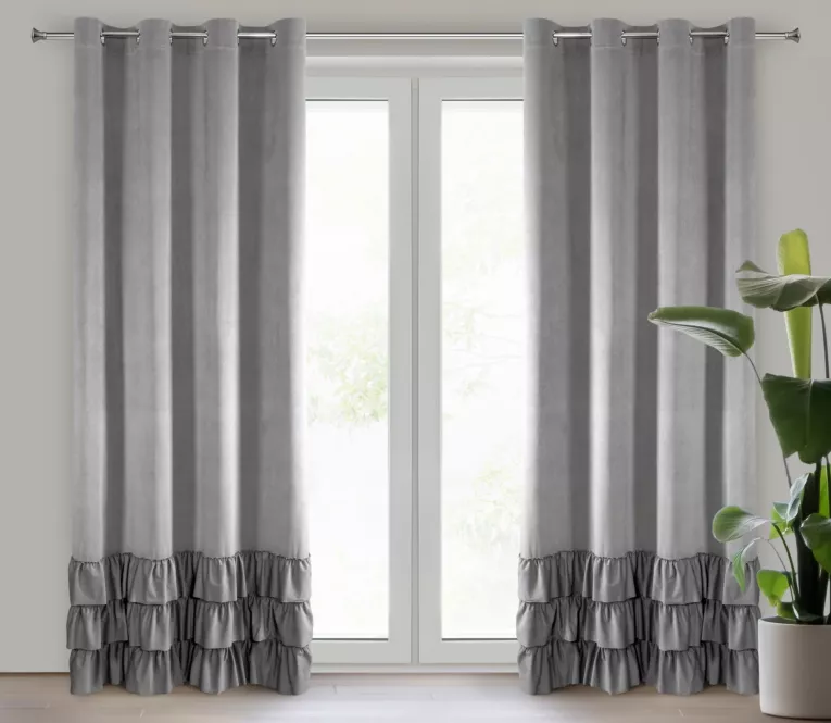 Zasłona stalowa z welwetu zdobiona trzema subtelnymi falbanami 140x250 cm przelotka MEGI Eurofirany