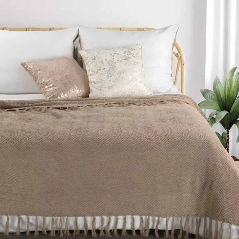 Koc  130x170 cm beżowy tkany z frędzlami i wytłaczanym wzorem MILO Eurofirany