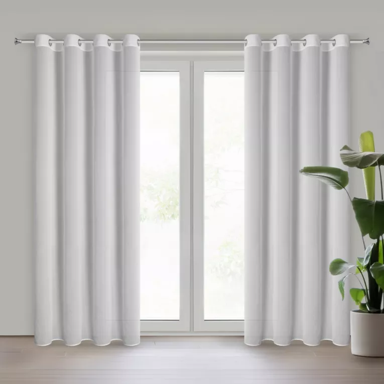 Firana biała z tkaniny szyfonowej zdobiona w dolnej części lśniącymi diamencikami 140x250 cm przelotka ARIADNA Eurofirany