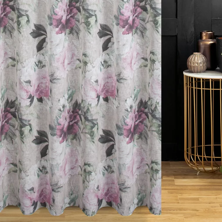 Firana szyta na tunelu naturalno ciemnoróżowa z miękkiej etaminy z malarskim nadrukiem kwitnących peonii, wykończona obciążnikiem