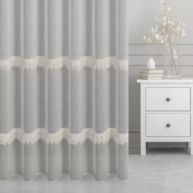 Firana szyta na przelotkach naturalna z matowej, miękkiej tkaniny ozdobionej szenilowymi frędzlami Italissima Eva Minge