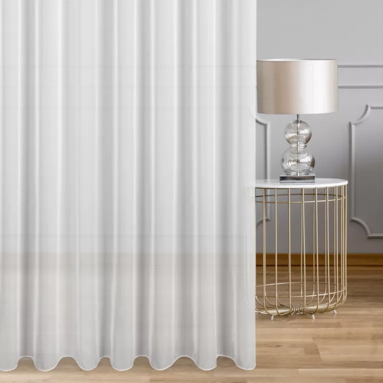 Firana szyta na przelotkach biała z delikatnej, miękkiej w dotyku żorżety, wykończonej obciążnikiem