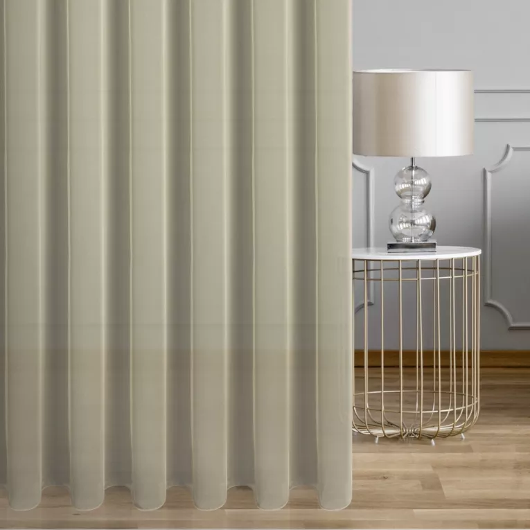 Firana szyta na przelotkach złoto jasnobeżowa z delikatnie połyskującej tkaniny typu PERU z efektem opalizującym, wykończona obciążnikiem