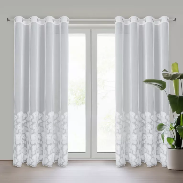 Dekoracja okienna biała z gładkiej tkaniny zdobiona pasem aplikacji w kwiaty z koralikami 140x250 cm przelotka JASMIN EVA MINGE Eurofirany