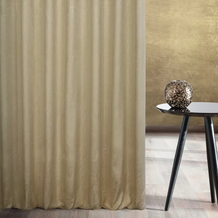 Zasłona szyta na flexach złota z lekko usztywnianej tkaniny z przecieranym wzorem