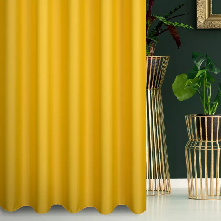 Zasłona szyta na przelotkach żółta z gładkiej tkaniny zaciemniającej typu dimout wykończona obciążnikiem